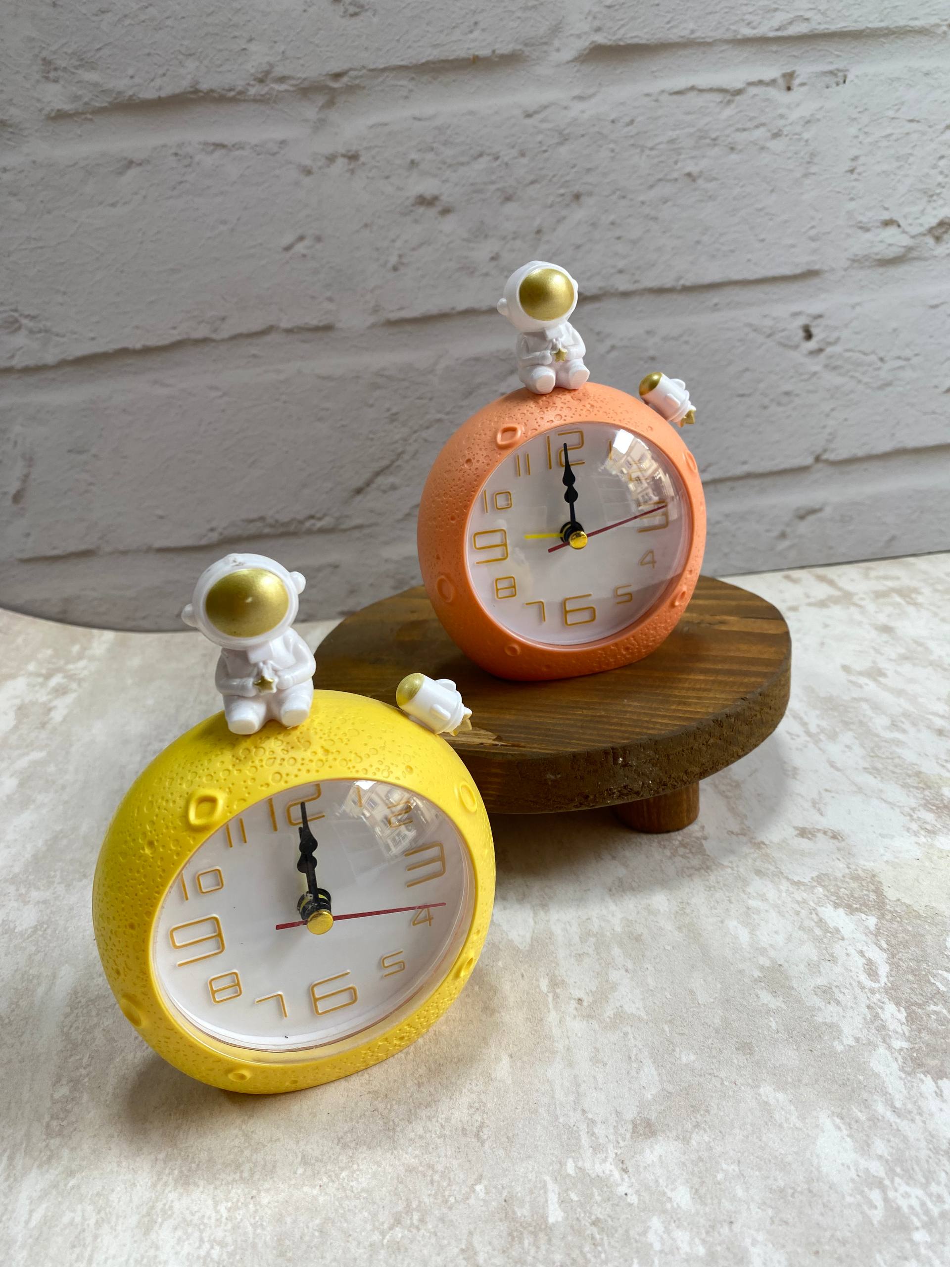 ساعت زنگ دار فضا نورد